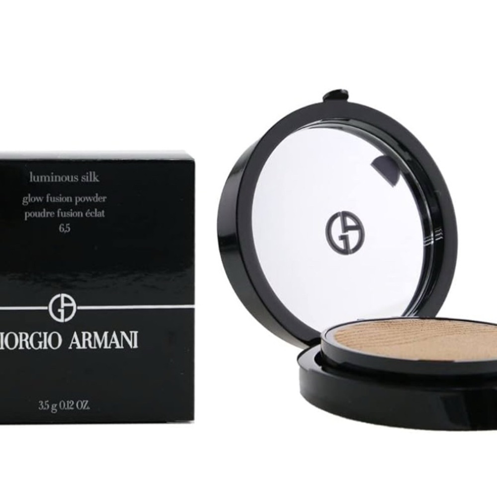 Giorgio Armani Women's Compact Foundation- Glow fusion powder (m01) - Picture 2 of 3